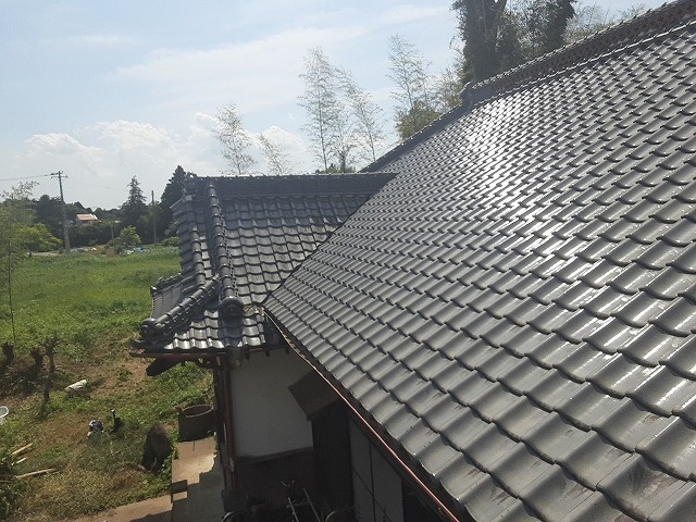 急勾配屋根の瓦屋根